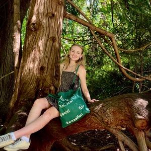 Meet your Posher, Avery